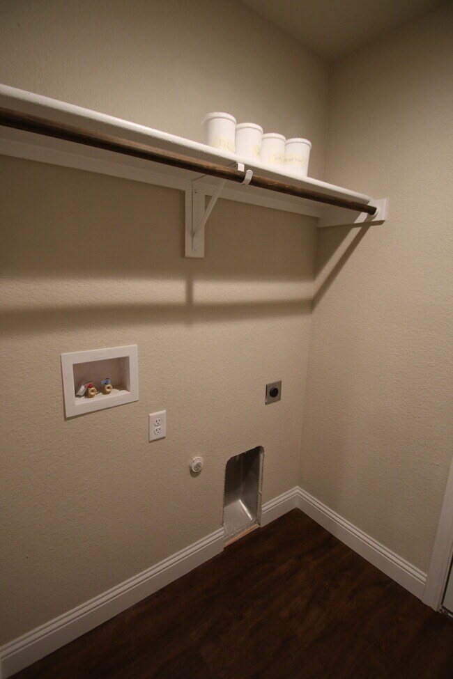 Building Photo - 8032-8034 Arbor