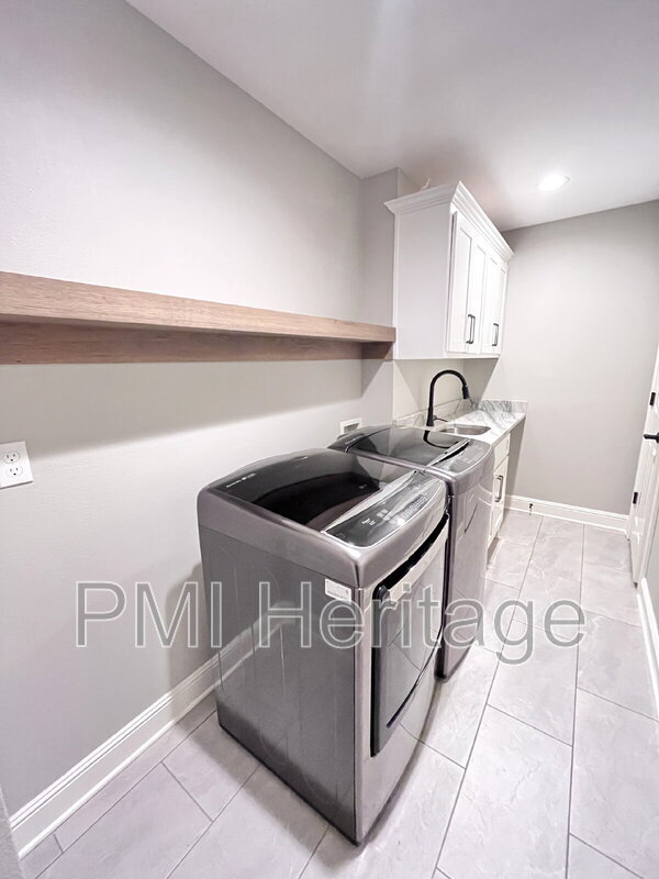 Building Photo - 4416 W Arlington Dr