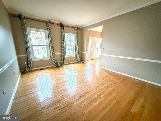 Building Photo - 15292 Surrey House Way