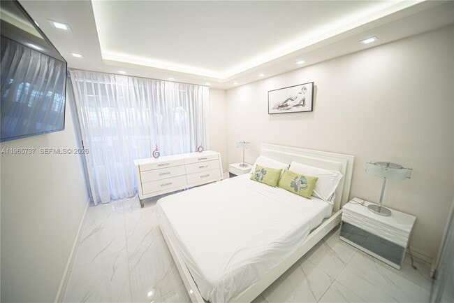 Building Photo - 16445 Collins Ave