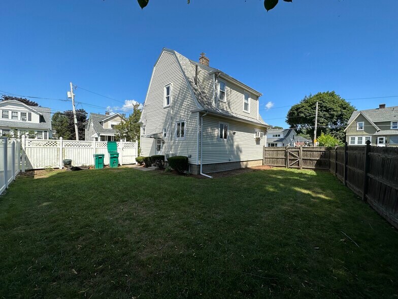 Building Photo - 235 Ashcroft Rd