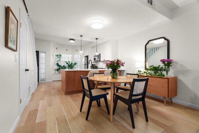 Building Photo - 1321 Bayview Dr