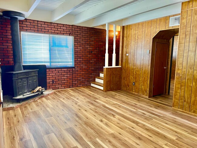 Building Photo - 6601 Lowry Ln
