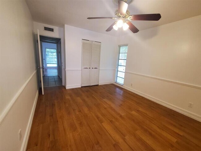Building Photo - 6310 NW 71st Ave