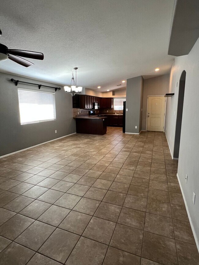 Building Photo - 3 BEDROOM HOME IN ARABY CROSSING!