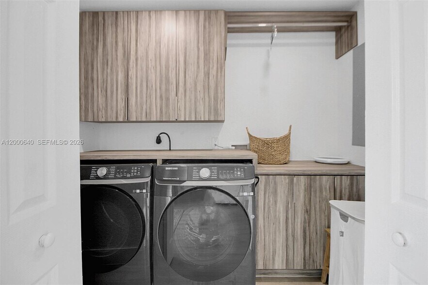 Building Photo - 18361 NE 20th Pl