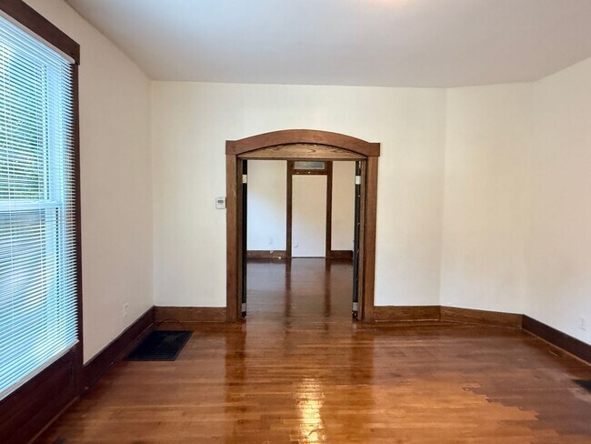 Building Photo - 2313 E Market St