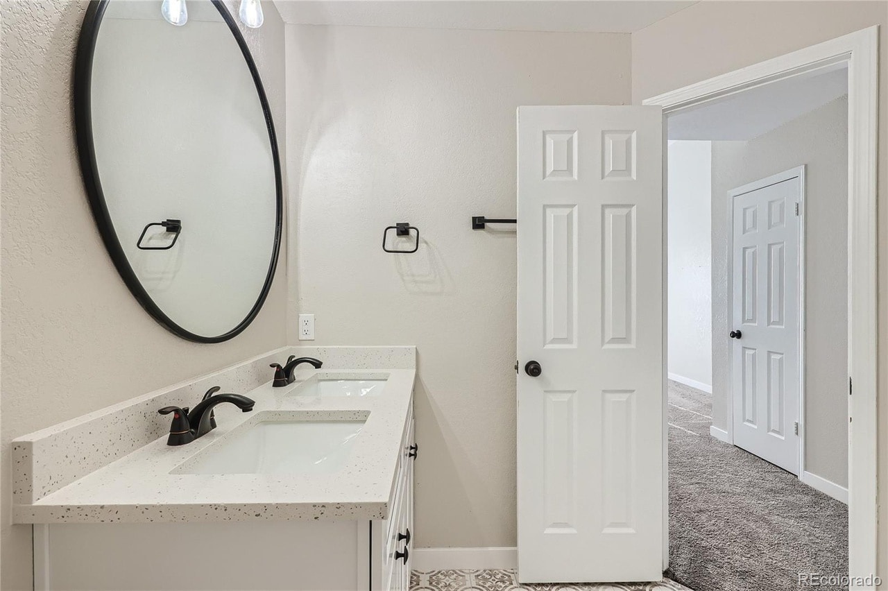 Building Photo - 9423 W Ontario Dr