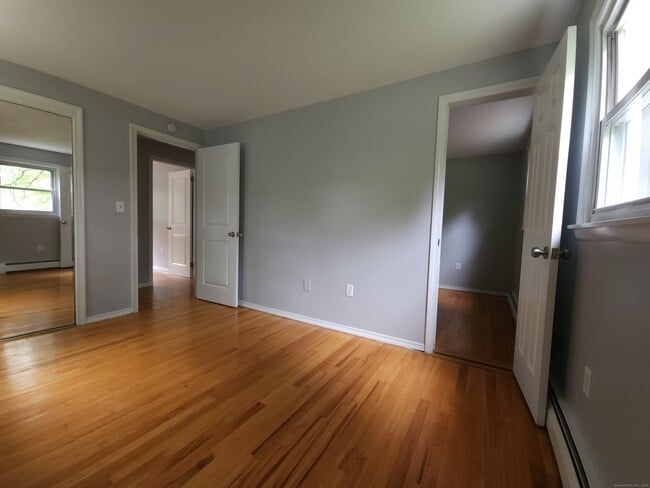 Building Photo - 14 Lownds Dr