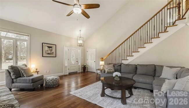 Building Photo - 120 Tall Oak Dr