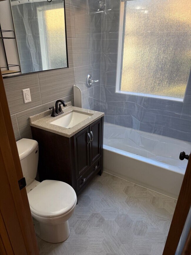 Building Photo - Gardiner Ave S. 223-225