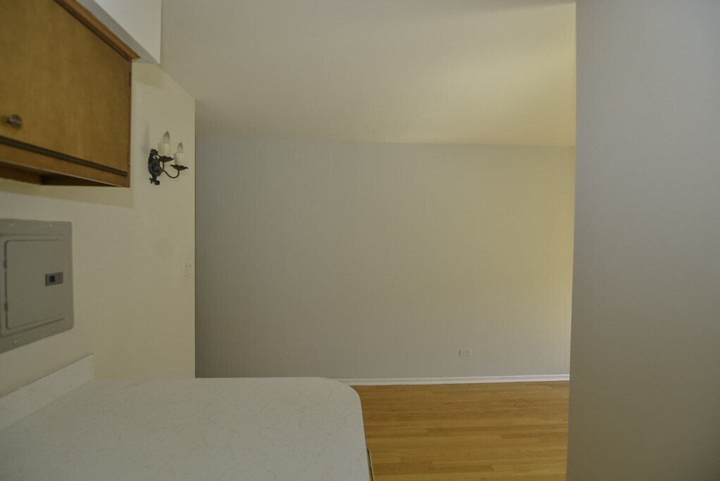 Building Photo - 663 W Wrightwood