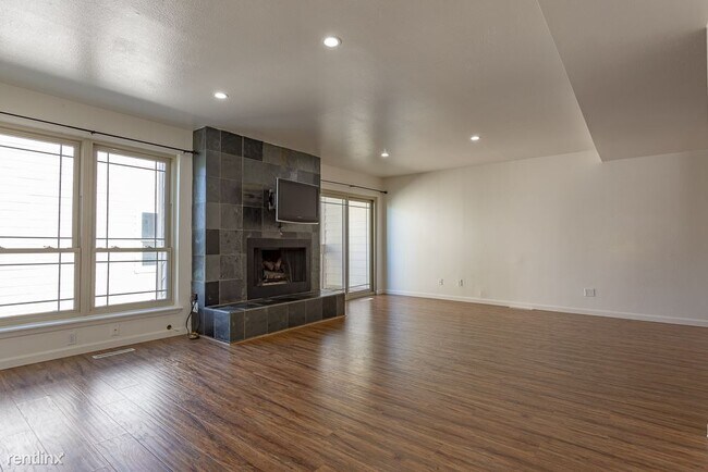 Building Photo - 2 br, 2 bath Condo - 701 North Harlan Stre...