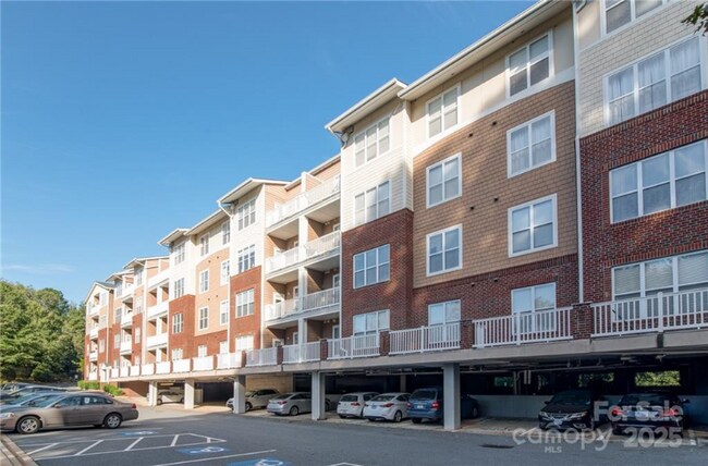 Primary Photo - 1000 E Woodlawn Rd
