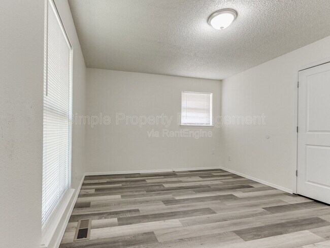 Building Photo - 704 Pepperdine Ave