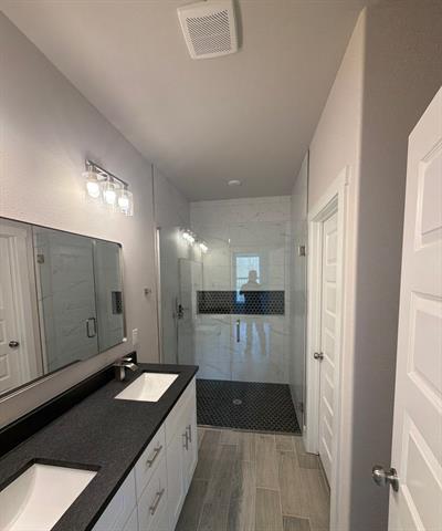 Building Photo - 5621 San Jacinto Dr