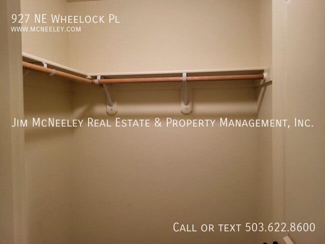 Building Photo - 927 NE Wheelock Pl