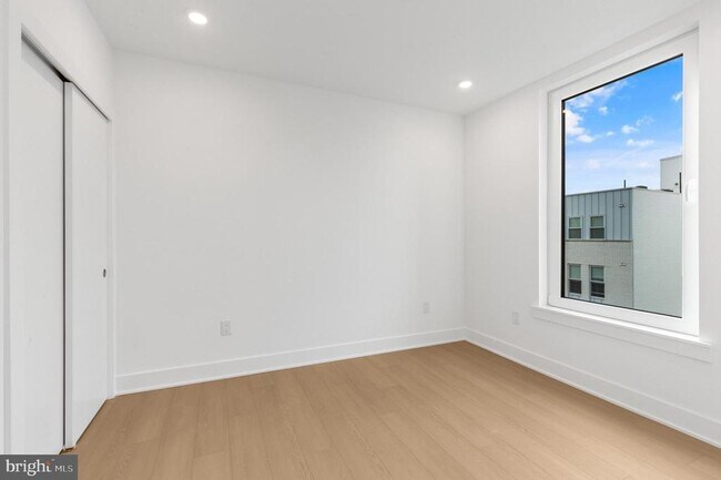 Building Photo - 2000 Dreer St