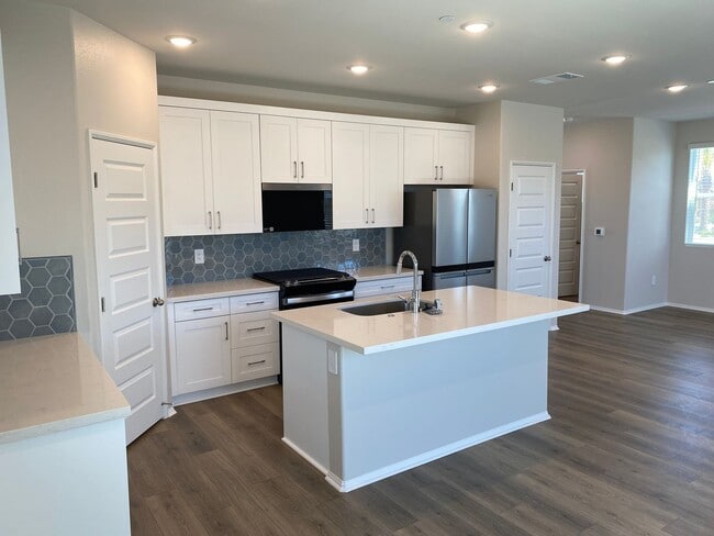 Building Photo - BRAND NEW HOME AVAILABLE FOR LEASE IN TEME...