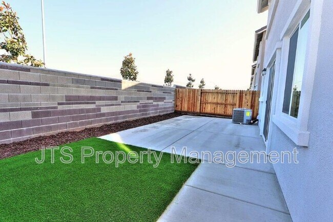 Building Photo - 2097 Shady Tree Cir