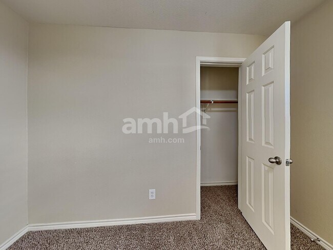 Building Photo - 6905 Planters Row Dr