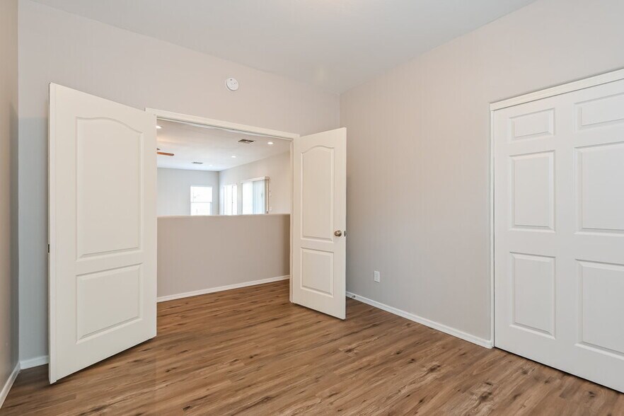 Building Photo - 6871 S Martlet Dr