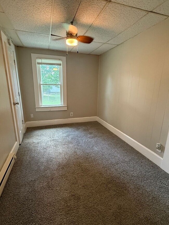 Building Photo - Cozy  Home