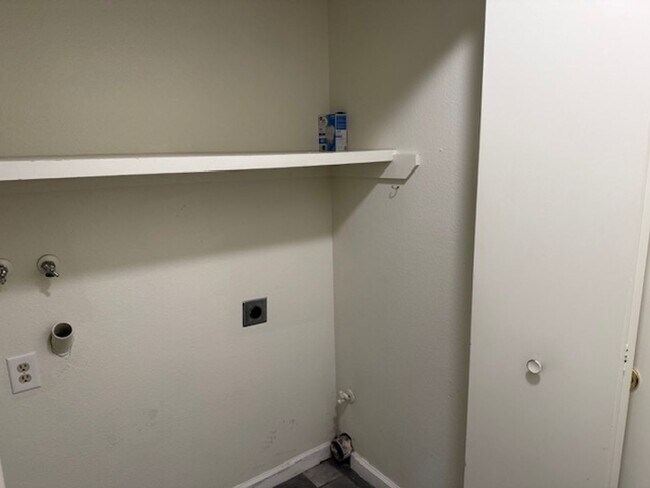 Building Photo - 2556 Sabre Ct