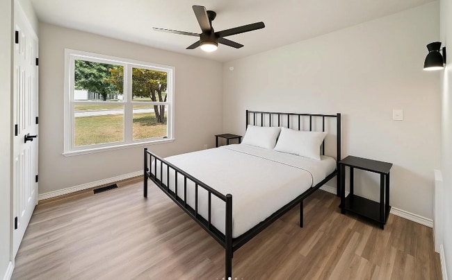 Building Photo - 610 W Fairview St