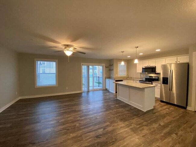 Building Photo - 205 Red Oak Ct