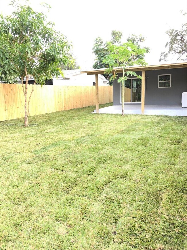 Building Photo - 2465 NE 183rd St