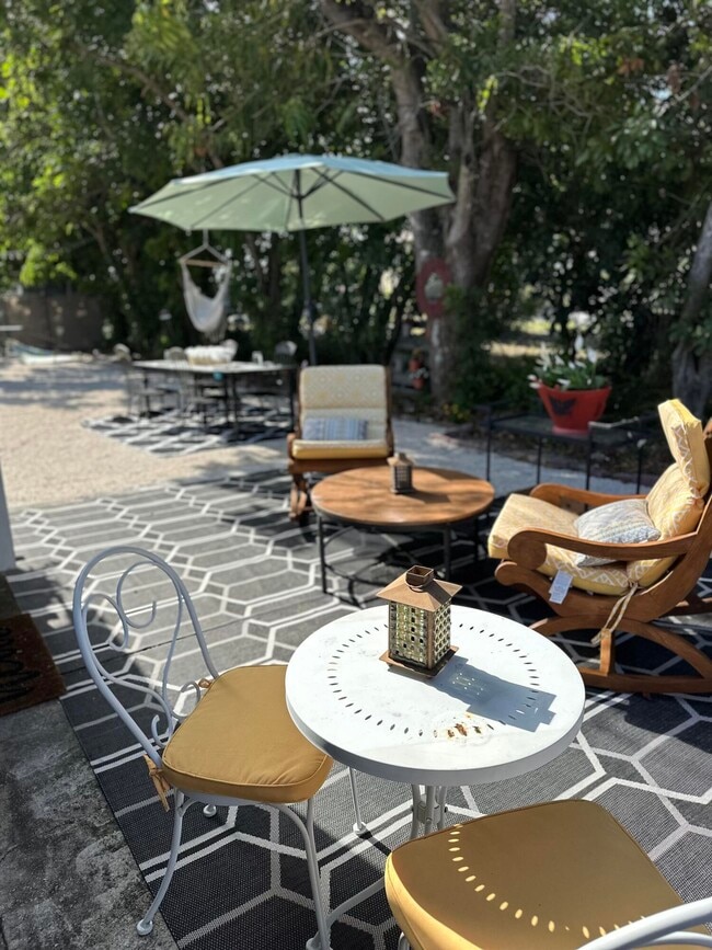 Building Photo - 336 SW 5th Ave