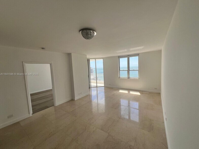 Building Photo - 701 Brickell Key Blvd