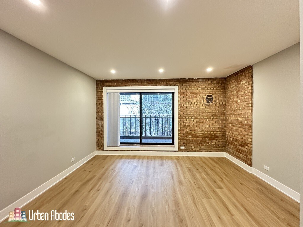 Building Photo - 1212 N La Salle Dr