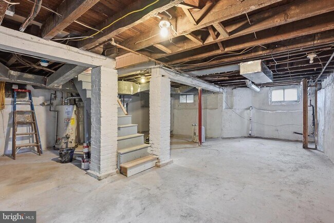 Building Photo - 406 W 20th St