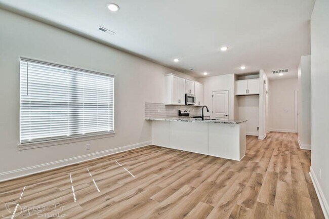 Building Photo - 2 Bed, 2 Bath Patio Homes located in Big Creek Country Club