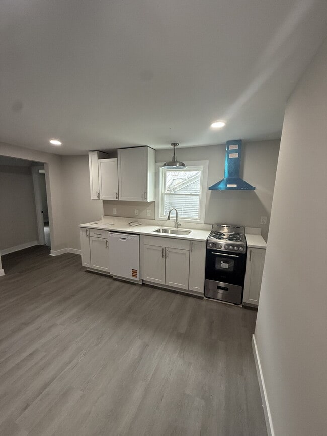 Building Photo - Updated One Bedroom in the heart of Lynchburg