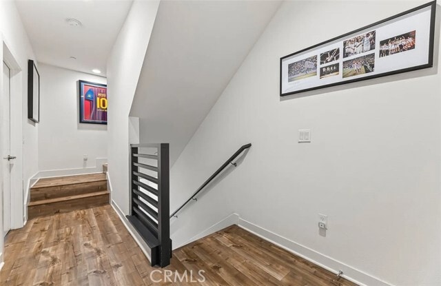 Building Photo - 215 Elm Ave