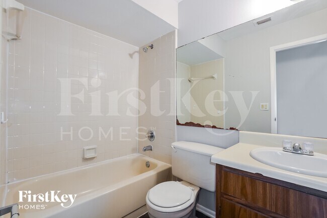 Building Photo - 121 Summerset Dr
