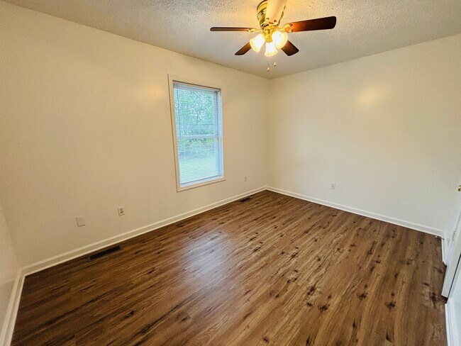 Building Photo - 350 Wakeman Ct NE