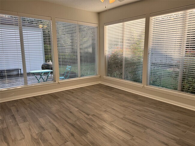 Building Photo - 12800 Briar Forest Dr