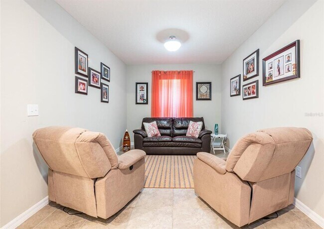 Building Photo - 9650 Sage Creek Dr