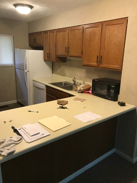kitchen counter - 302 White Tail Way