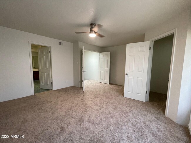 Building Photo - 2121 W Union Hills Dr