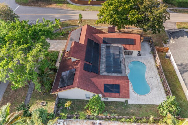 Building Photo - 8305 Casa Del Lago