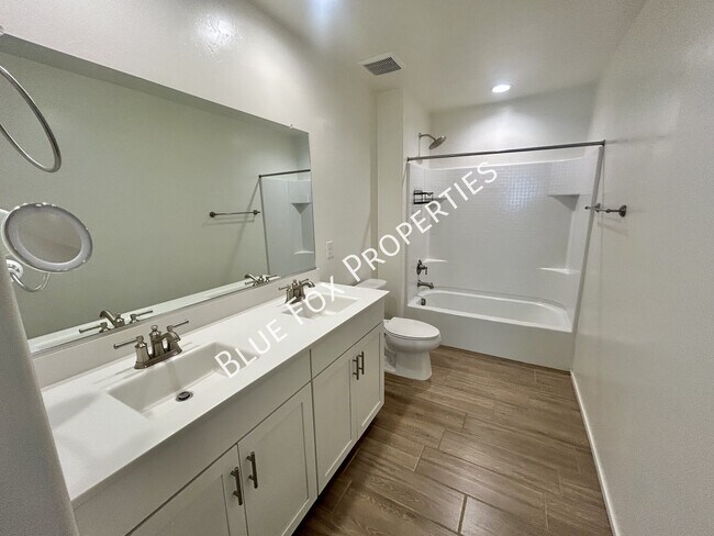 Building Photo - 7037 Vuelta Aguarachay