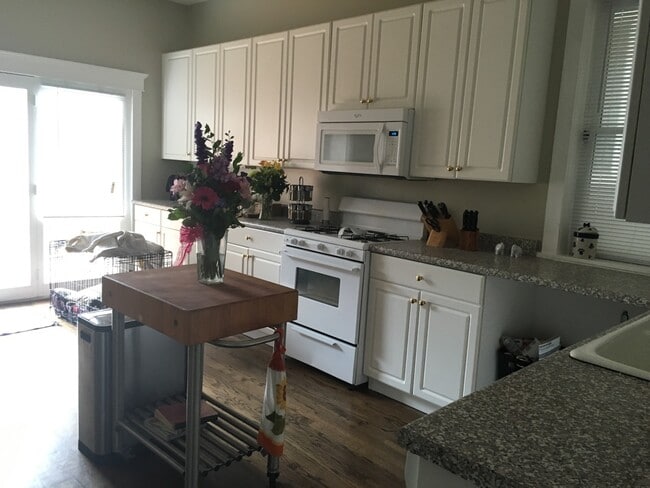 Building Photo - 3749 N Clifton Ave