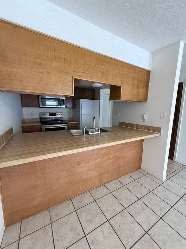 Building Photo - New Listing!