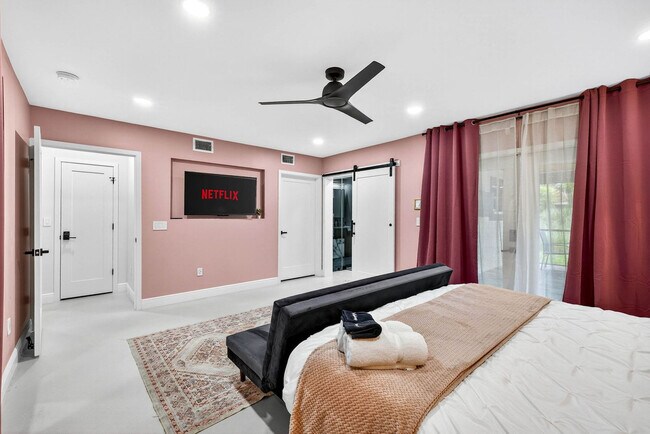 Building Photo - 319 Brentwood Dr