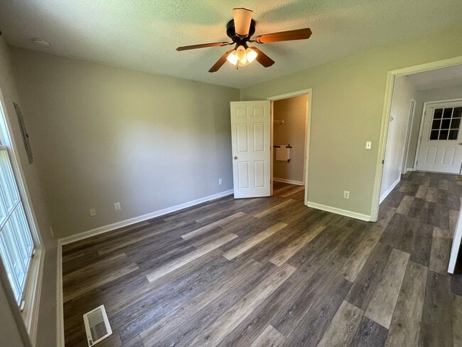 Building Photo - 425/427 E 2nd Ave